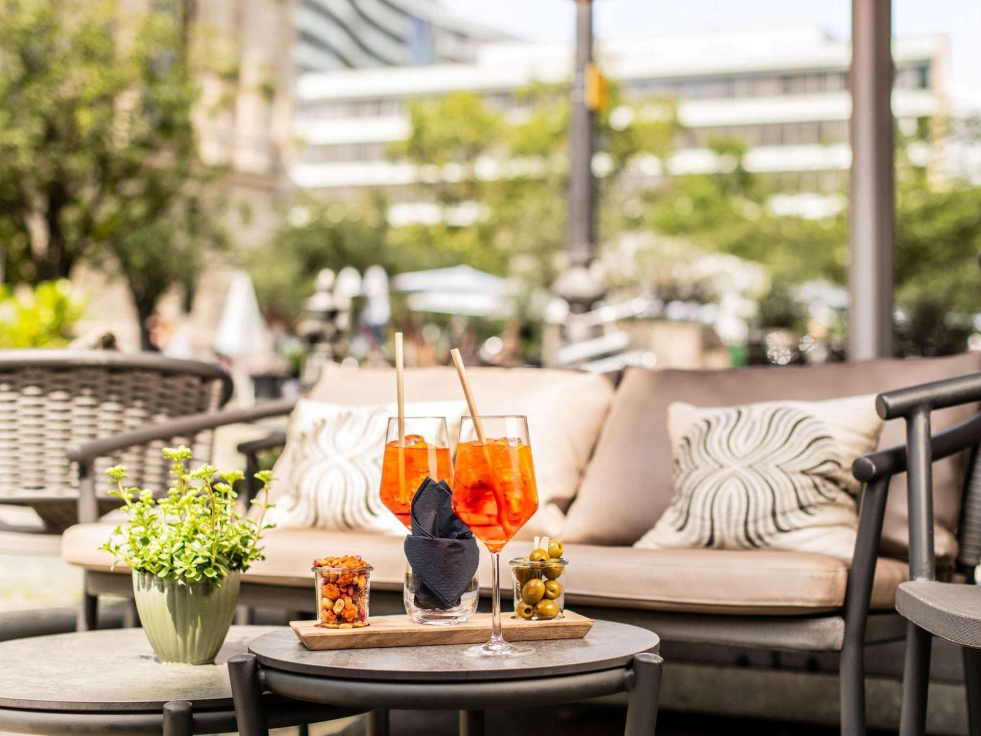 Готель Sofitel Frankfurt Opera Франкфурт-на-Майні Екстер'єр фото The Terrace at the Hotel