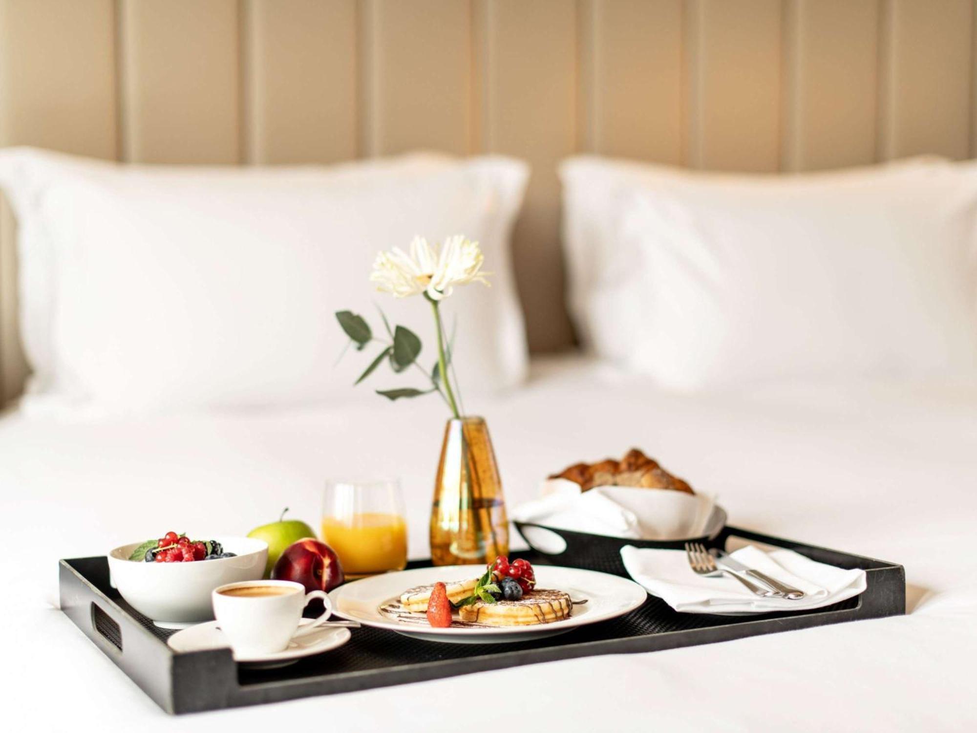 Готель Sofitel Frankfurt Opera Франкфурт-на-Майні Екстер'єр фото Room service