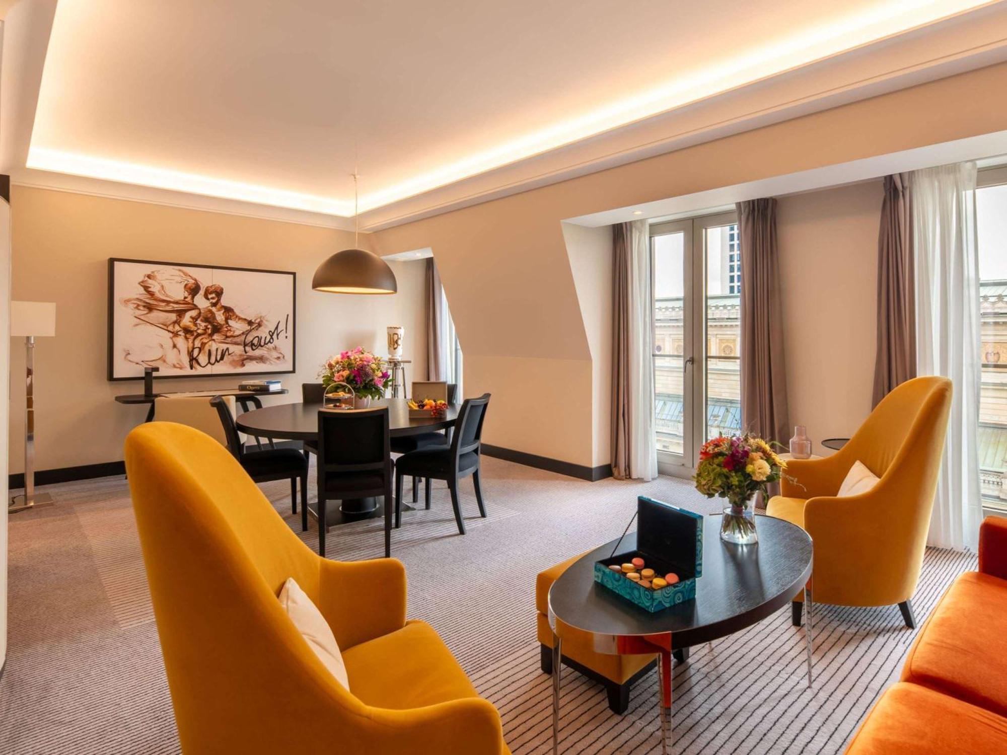 Готель Sofitel Frankfurt Opera Франкфурт-на-Майні Екстер'єр фото The Savoy's renovated rooms