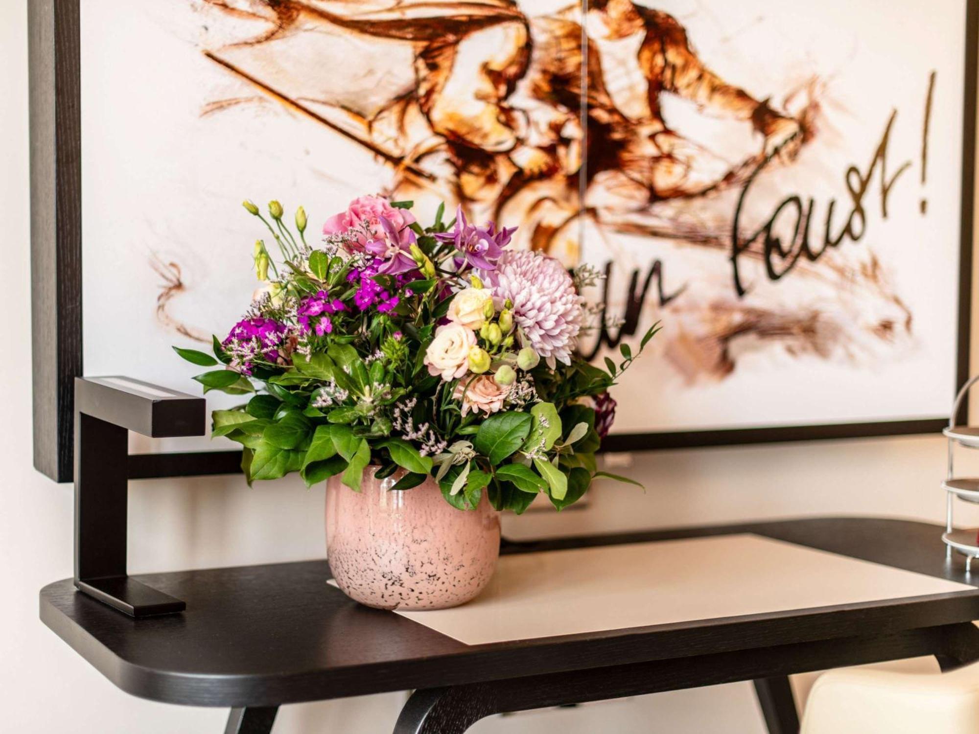 Готель Sofitel Frankfurt Opera Франкфурт-на-Майні Екстер'єр фото A bouquet of flowers